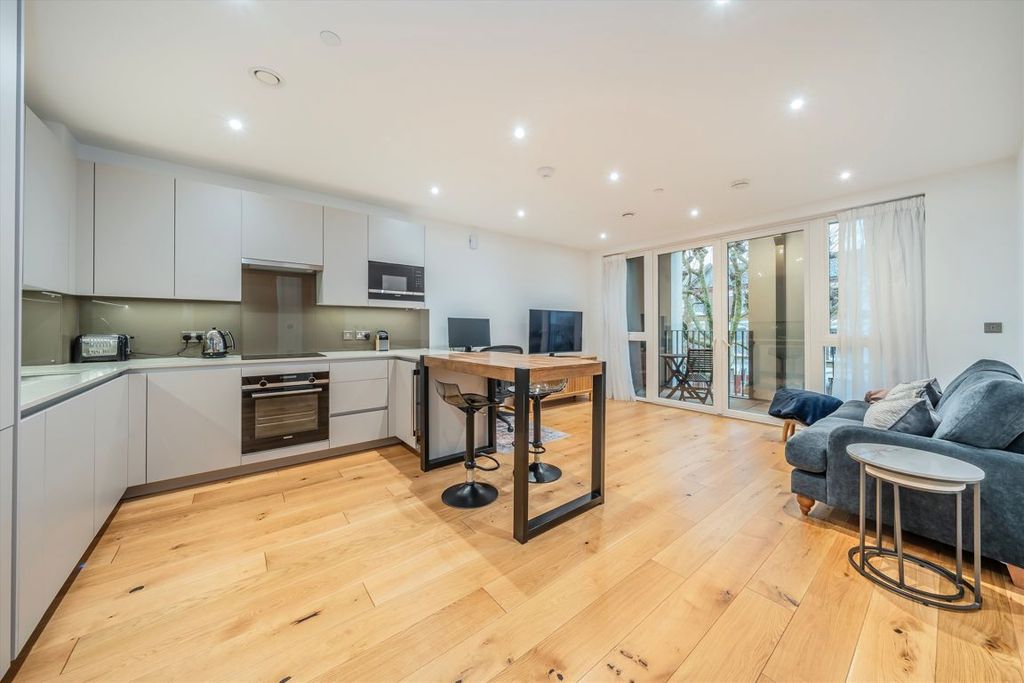 Property photo 2 of 6