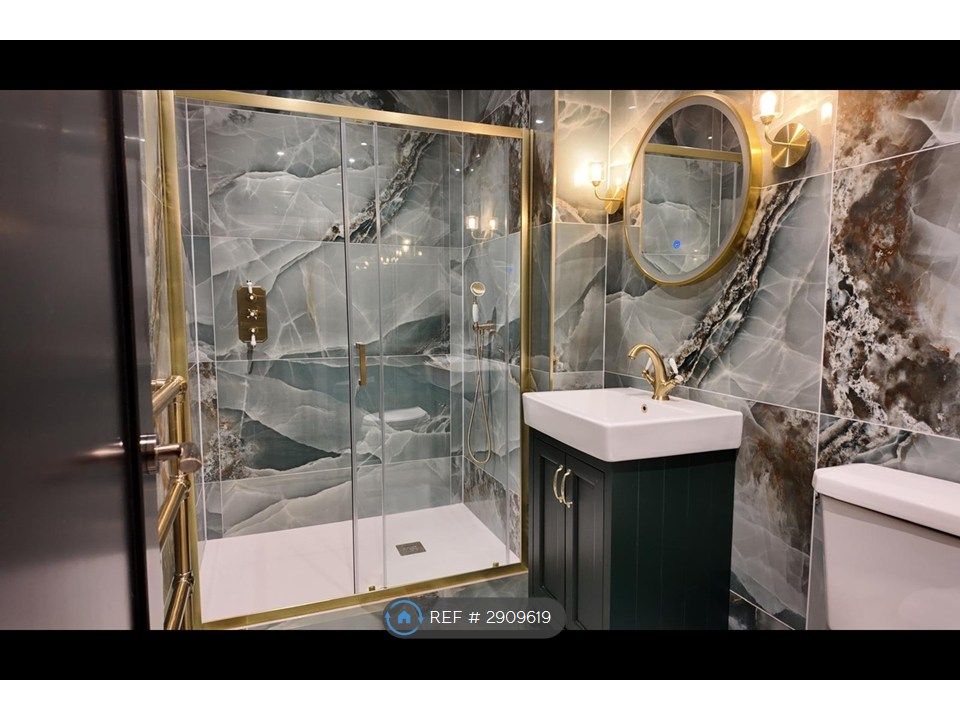 Property photo 1 of 12 Bathroom