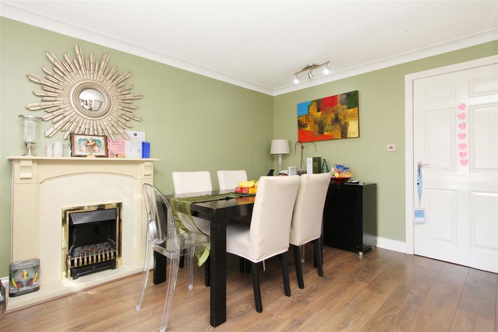 Property photo 3 of 19 Living/Dining Room