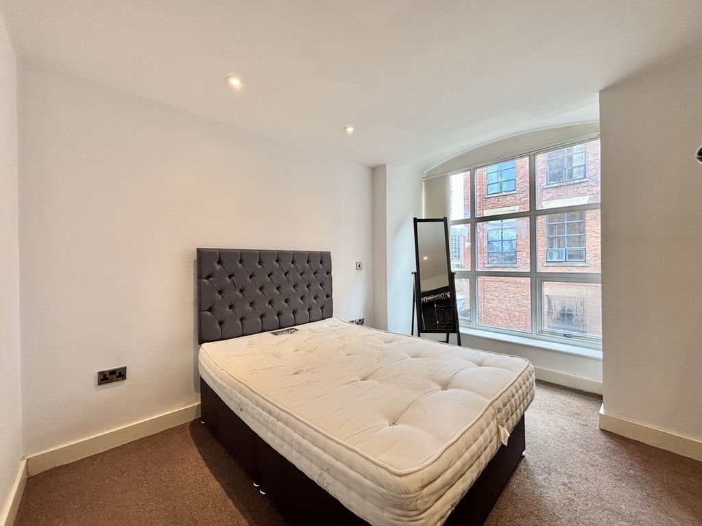 Property photo 3 of 13 Image00015