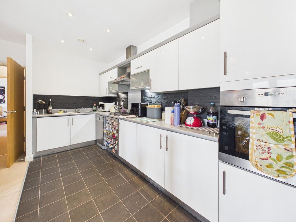 Property photo 3 of 11 Cam04899G0-Pr0315-Still002.Jpg