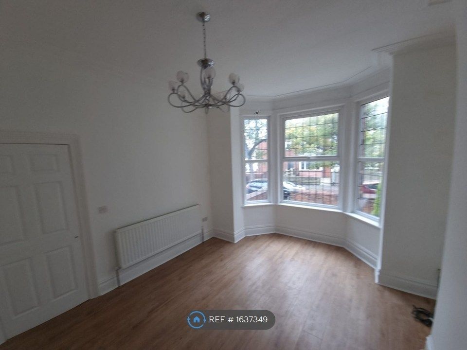 Property photo 2 of 13 Lounge