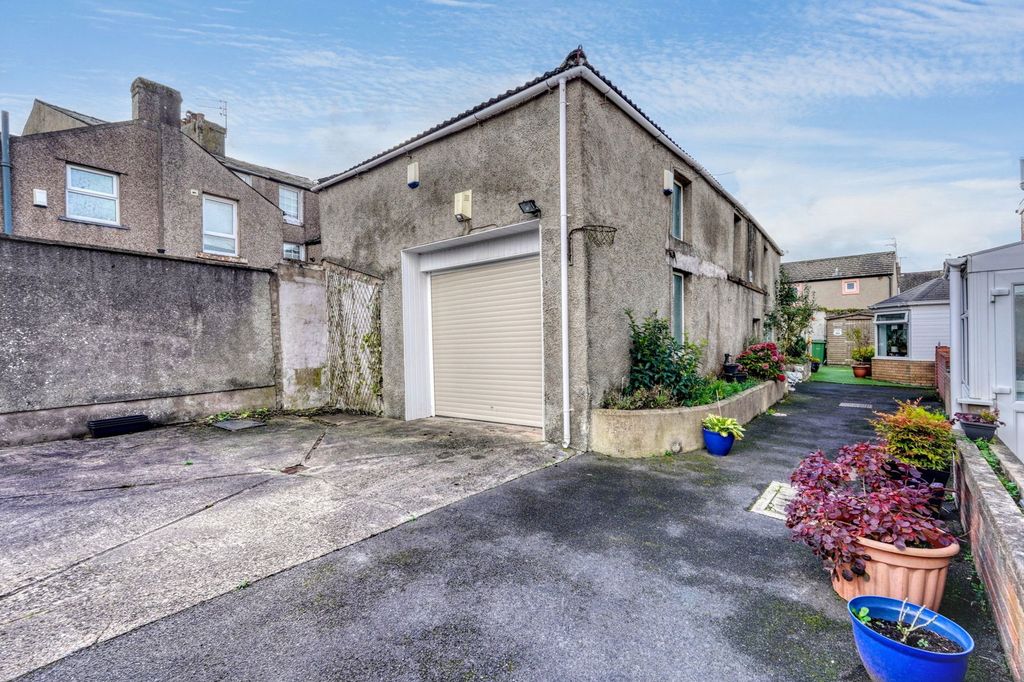 Property photo 2 of 22