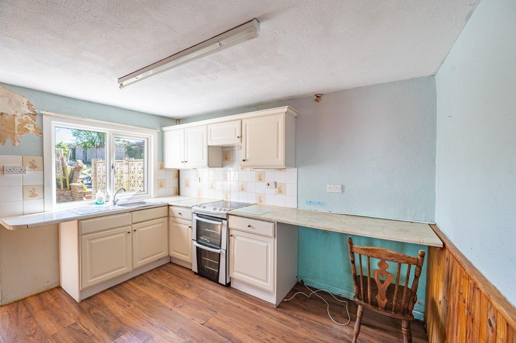 Property photo 3 of 15 Kitchen