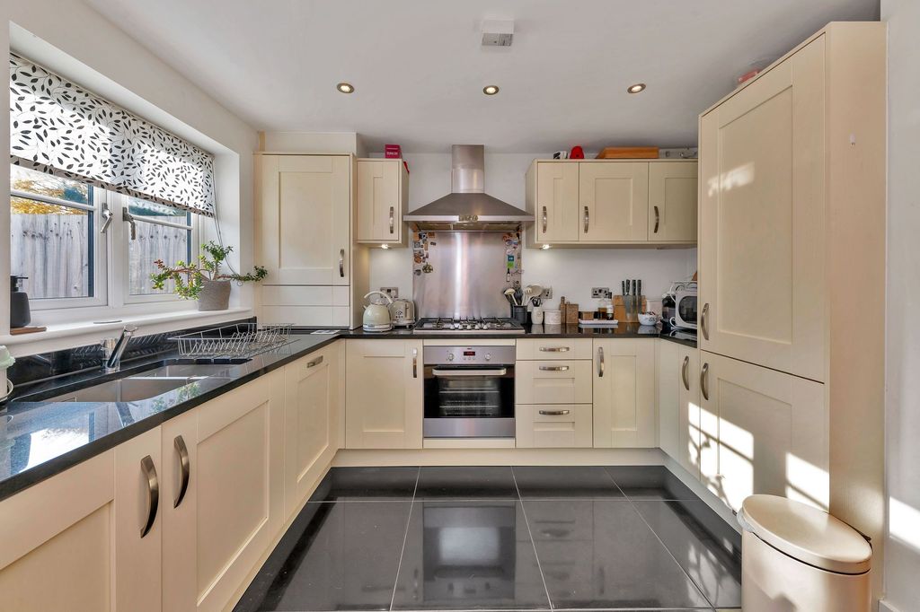 Property photo 3 of 21