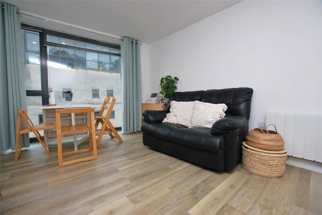 Property photo 3 of 6 Picture No. 09