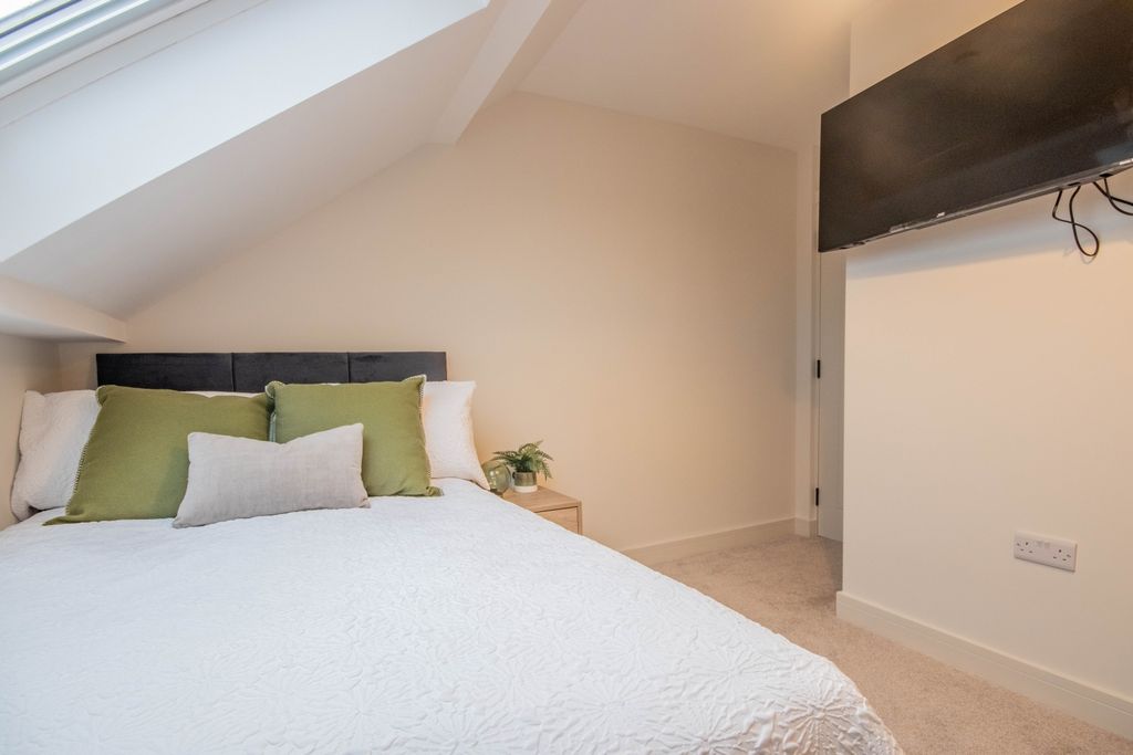 Property photo 2 of 9 E-7