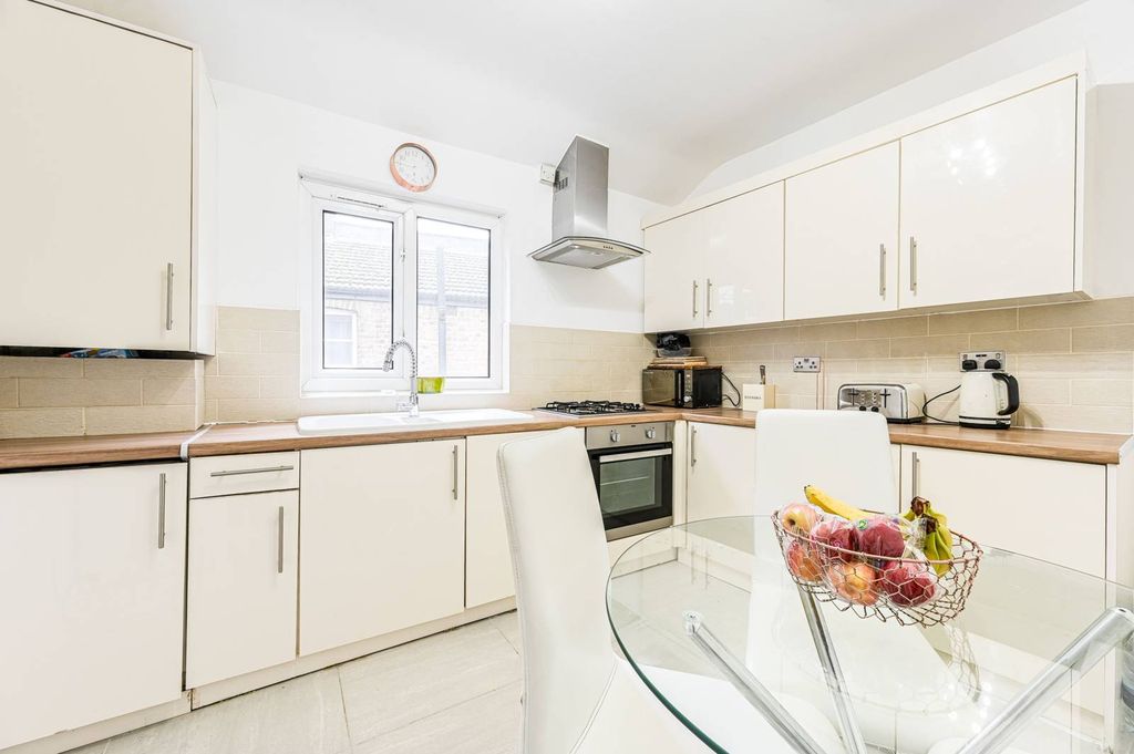 Property photo 3 of 19