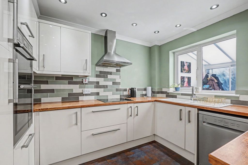 Property photo 3 of 26