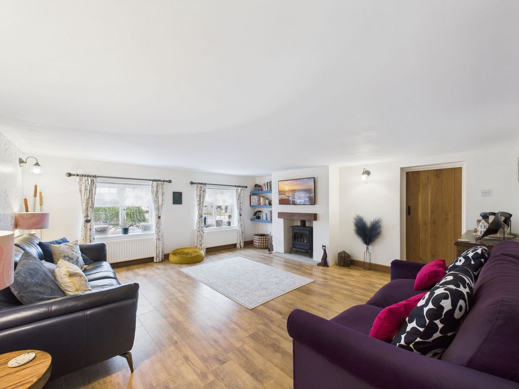 Property photo 2 of 33