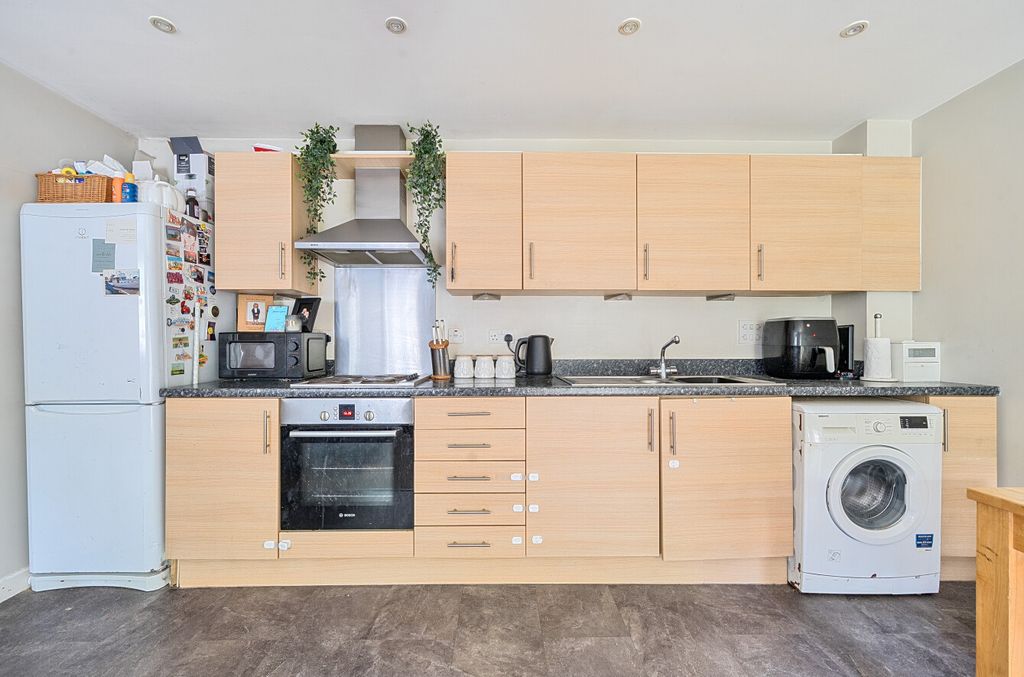 Property photo 3 of 9 1463696-21-6A0B15...