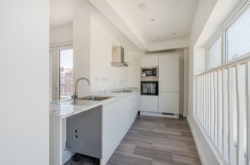 Property photo 3 of 18 1504149-14-19Ff6B...