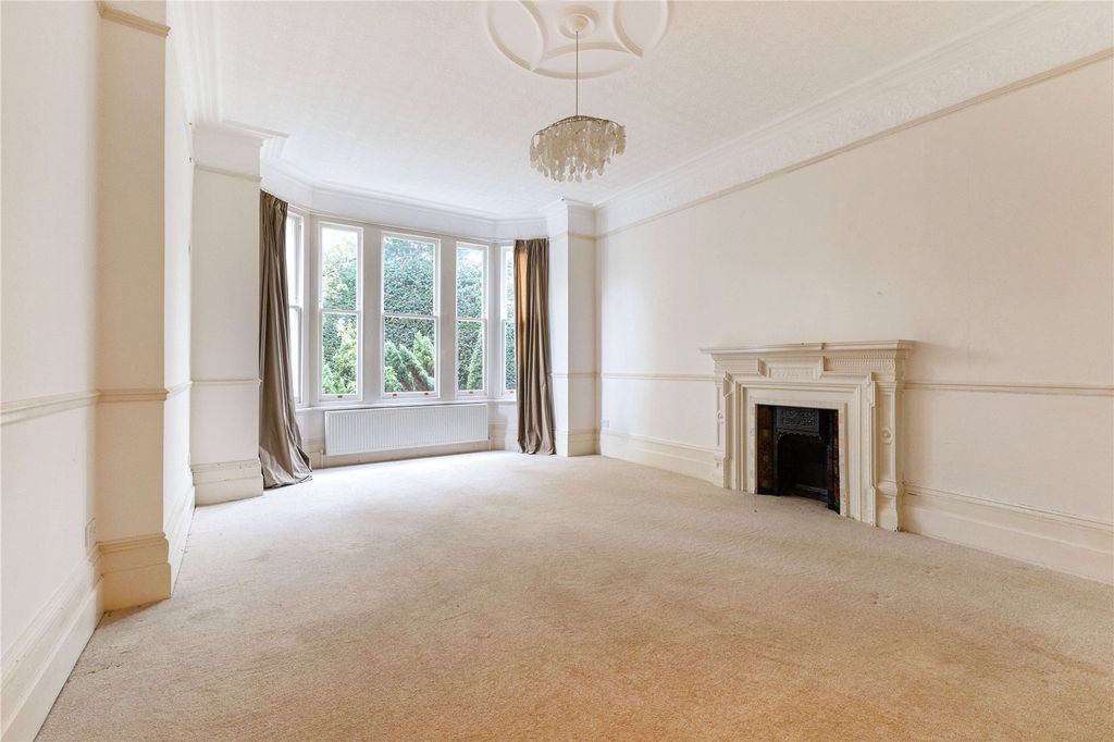 Property photo 2 of 9 Reception / Bedroom