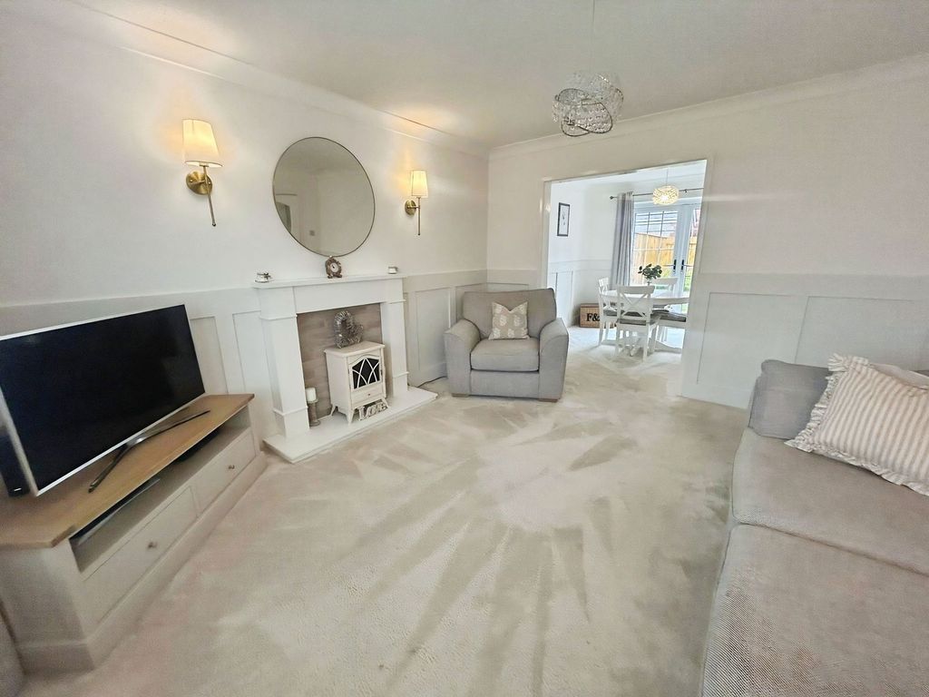 Property photo 2 of 32