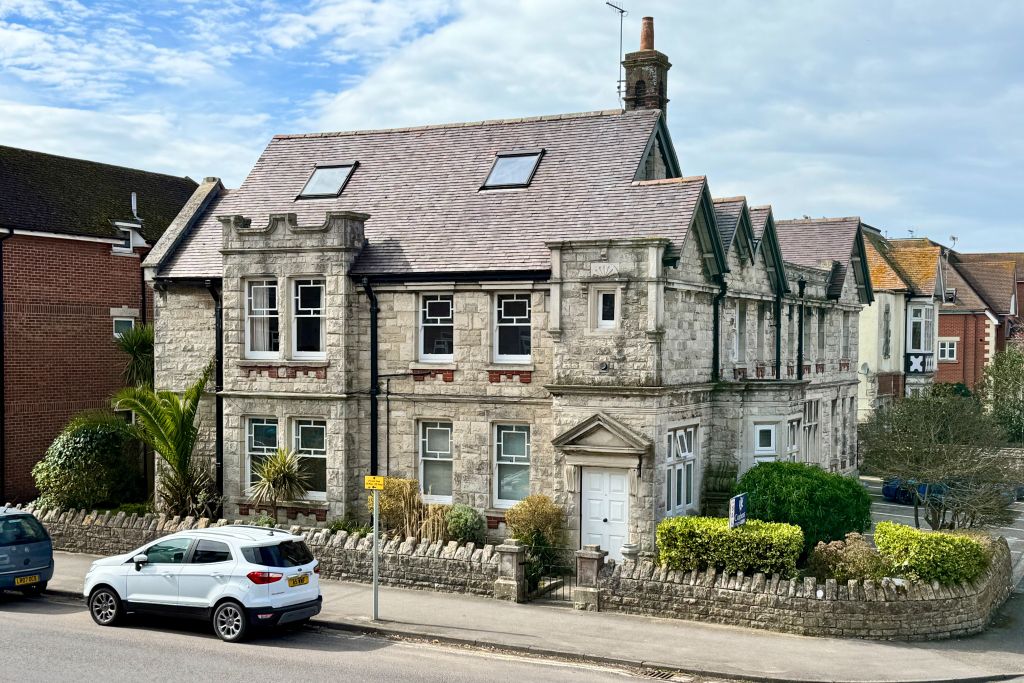 Property photo 1 of 9