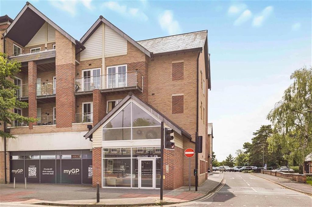 Property photo 1 of 15 (Main)