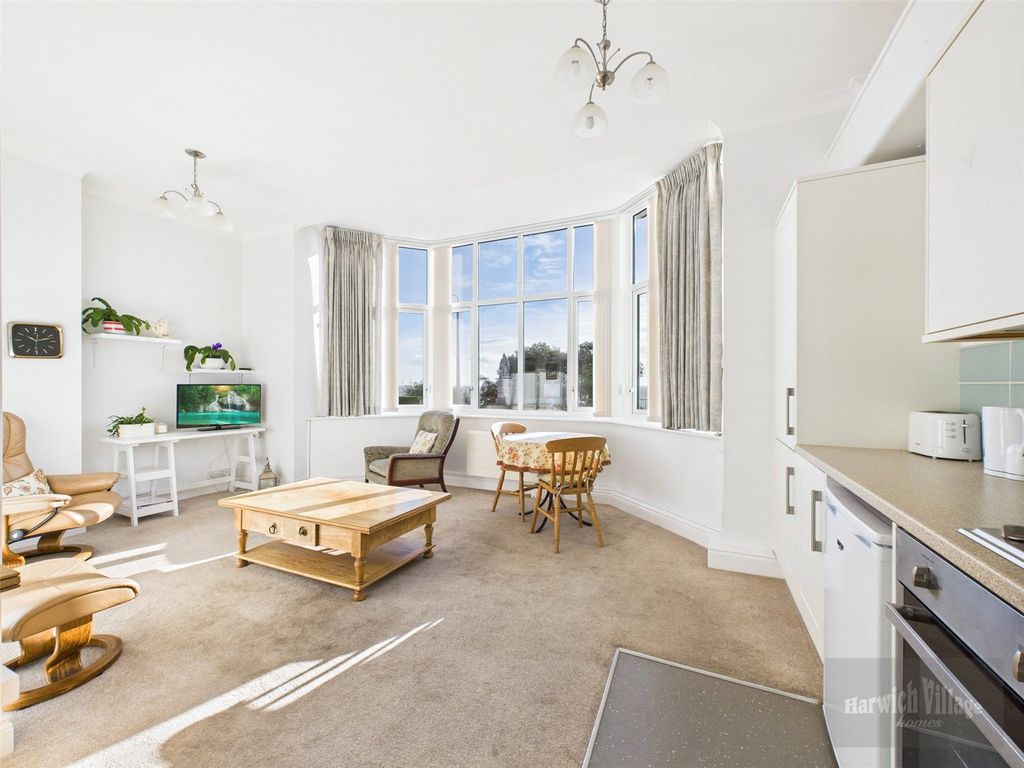 Property photo 2 of 13 Picture 2