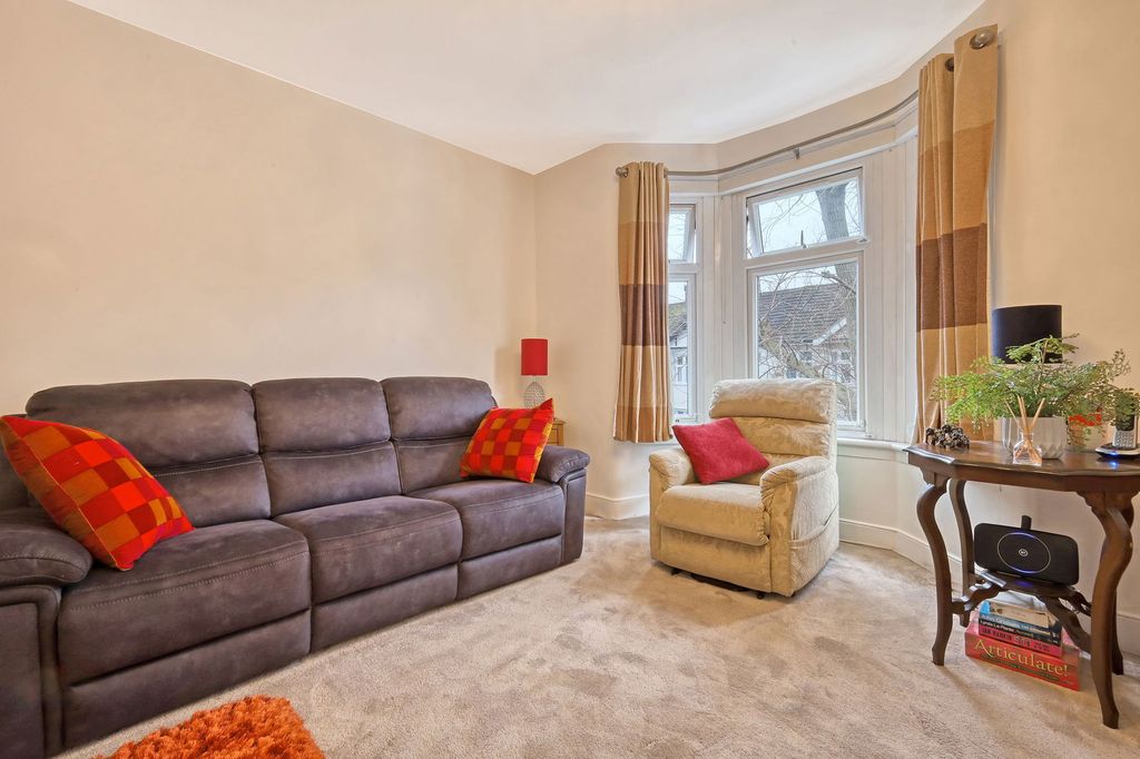 Property photo 2 of 18