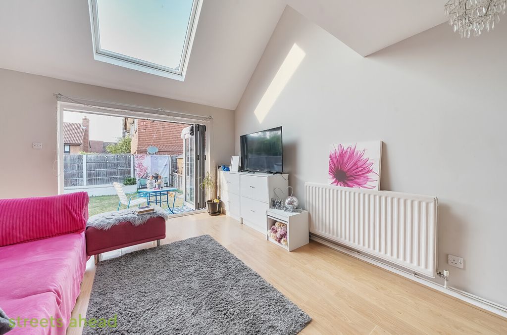 Property photo 2 of 11 0A47c8De-5F9A-4Aa...