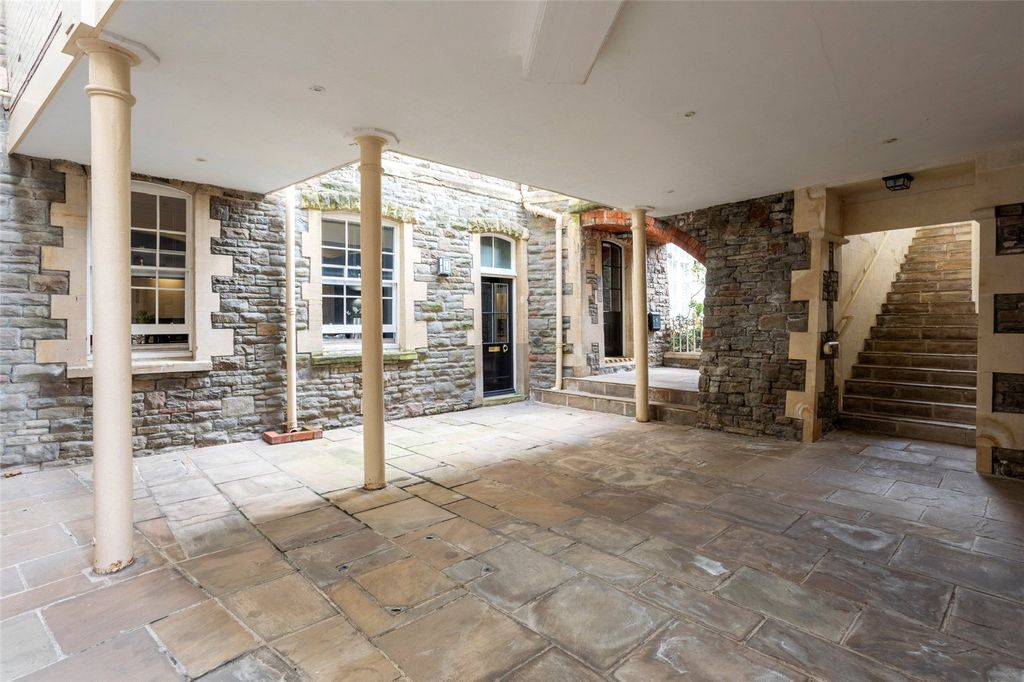 Property photo 3 of 13 Picture No. 11