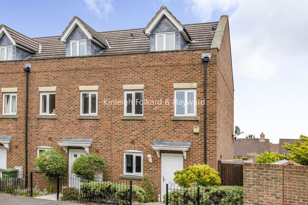 Property photo 1 of 13 c0d3ee94-4Ff1-443E-8