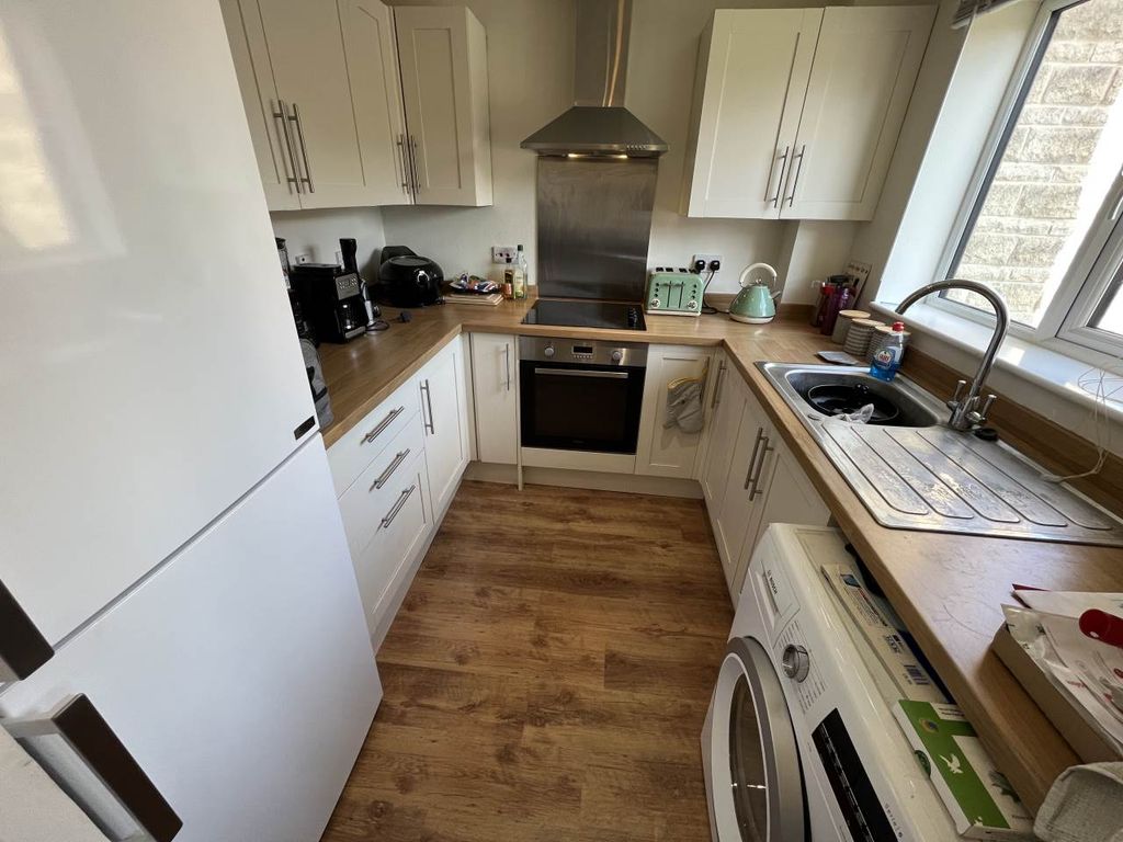 Property photo 2 of 7 Kitchen