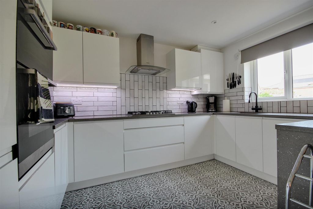 Property photo 3 of 26 Walker Close (10).Jpg