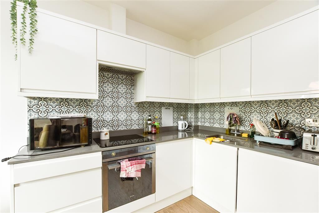 Property photo 1 of 8 Kitchen/ Lounge