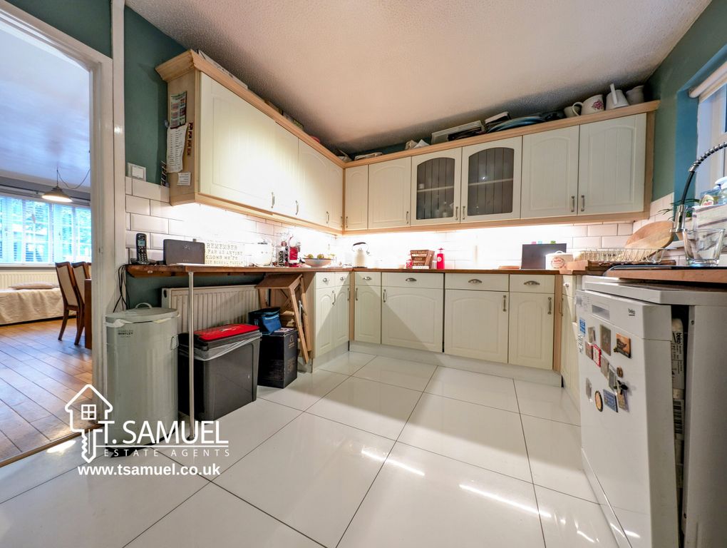 Property photo 3 of 59 Kitchen