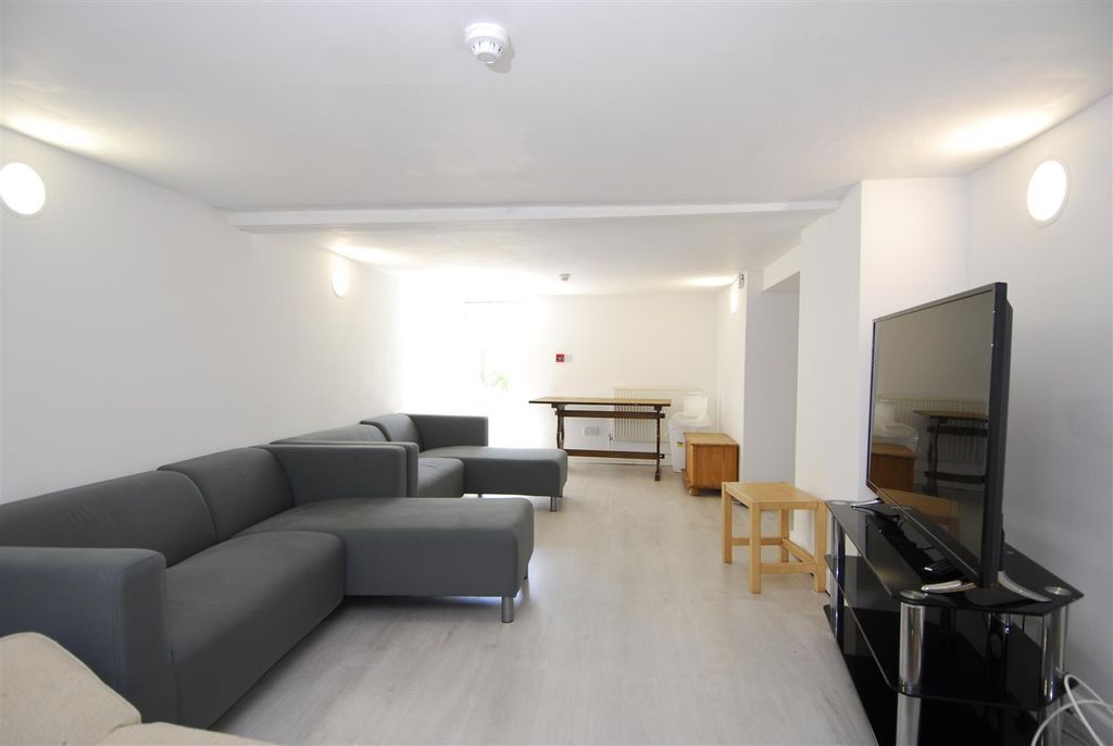 Property photo 1 of 9 36Lipsonrd002.Jpg