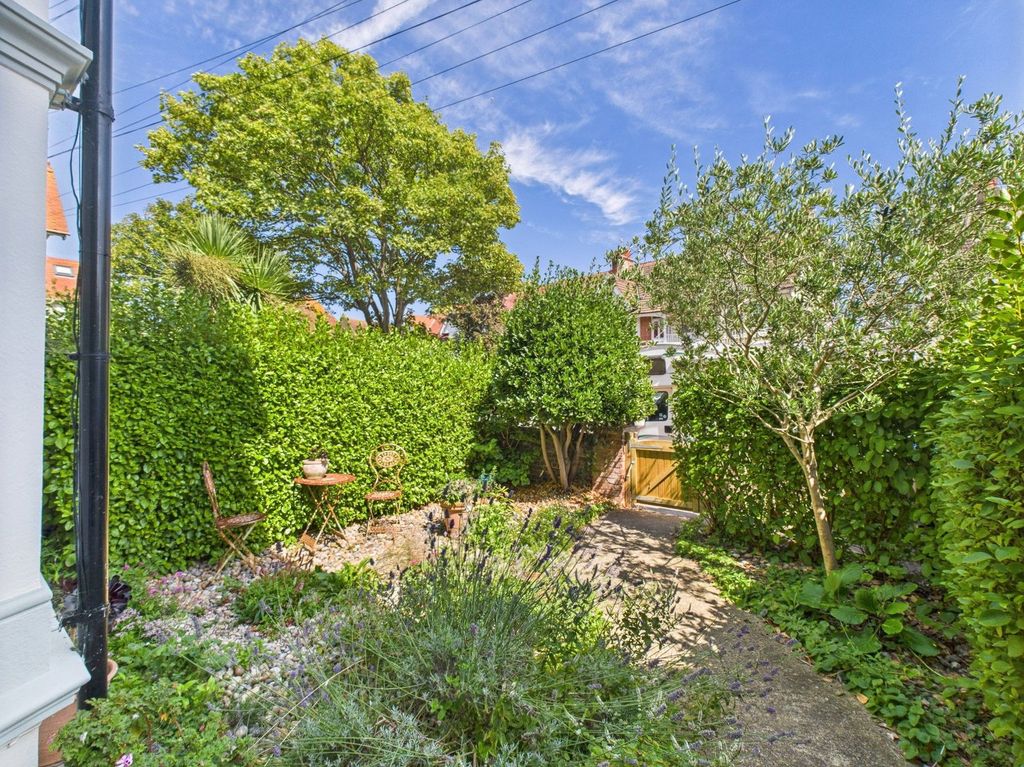 Property photo 2 of 7