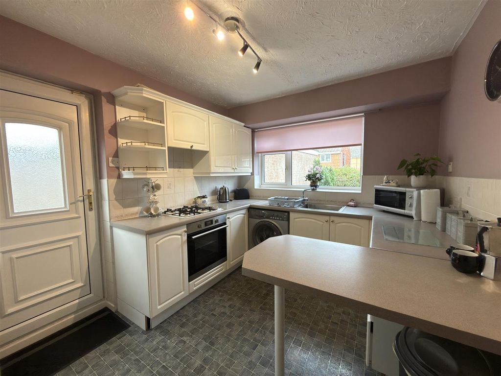 Property photo 3 of 9 Kitchen Diner