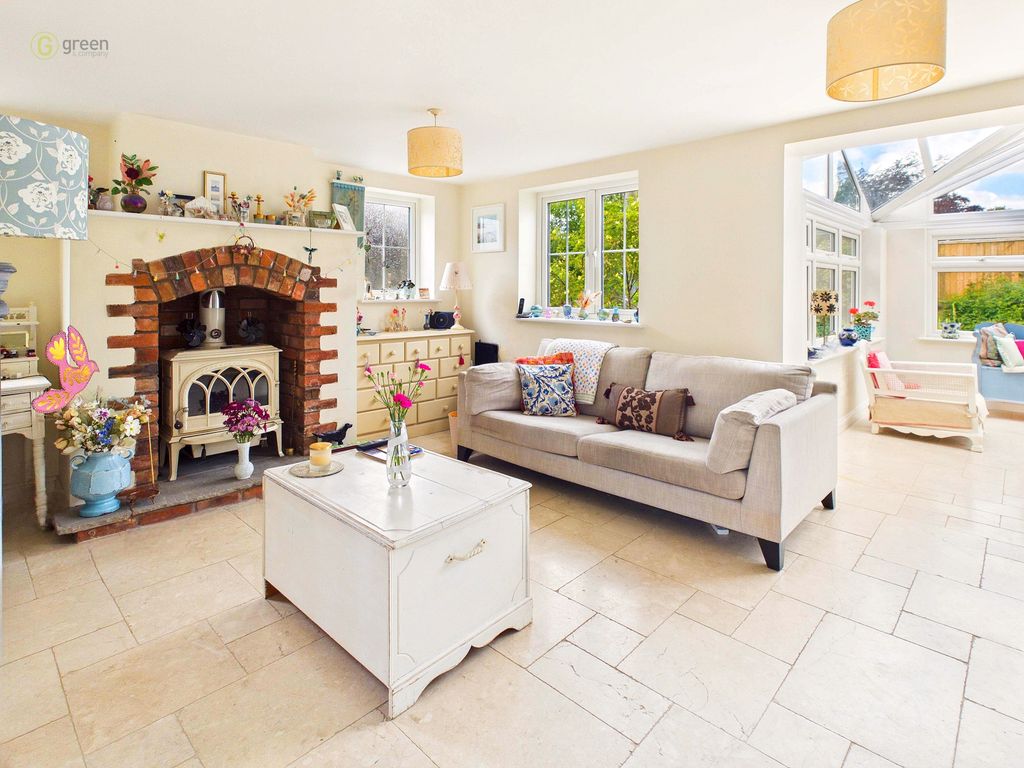 Property photo 2 of 38 E5563Ad596944204Abc78Bc3429E6086100Cam04425G0Pr0426Still030