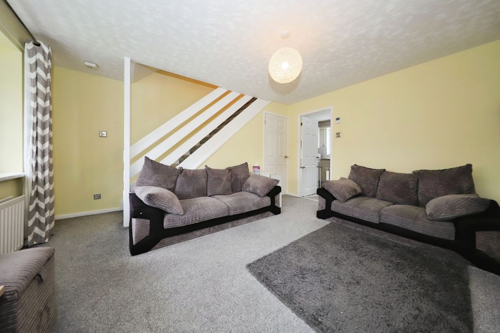 Property photo 3 of 11 Lounge