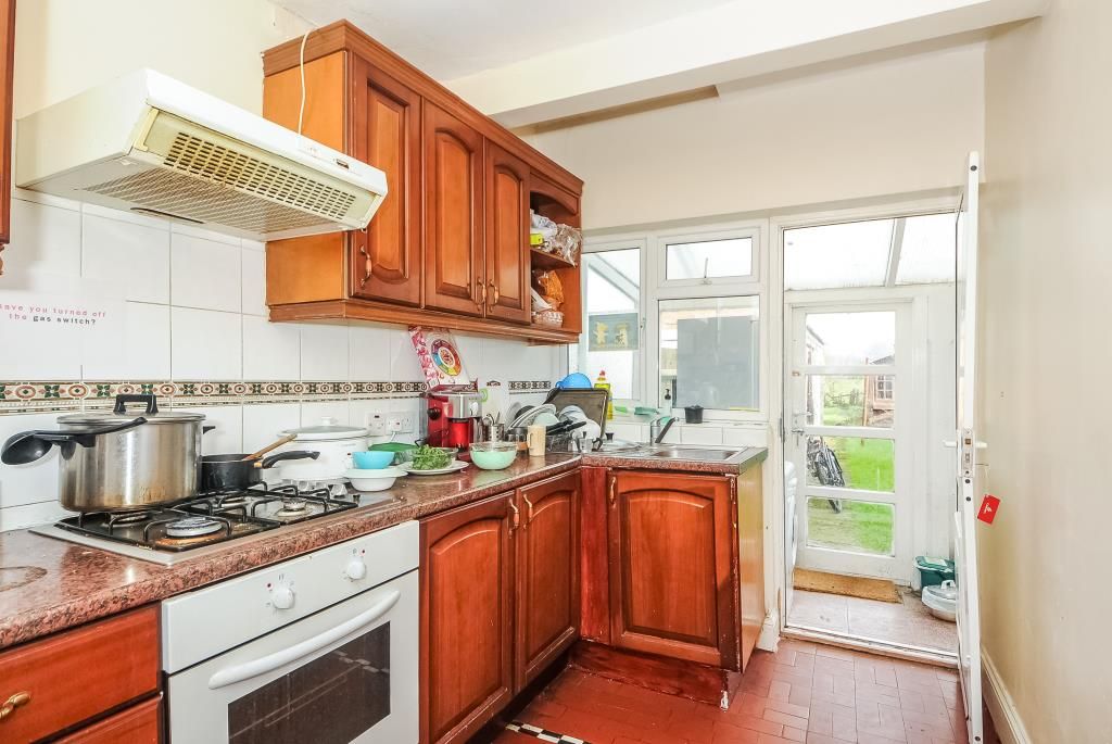 Property photo 2 of 7 Kitchen