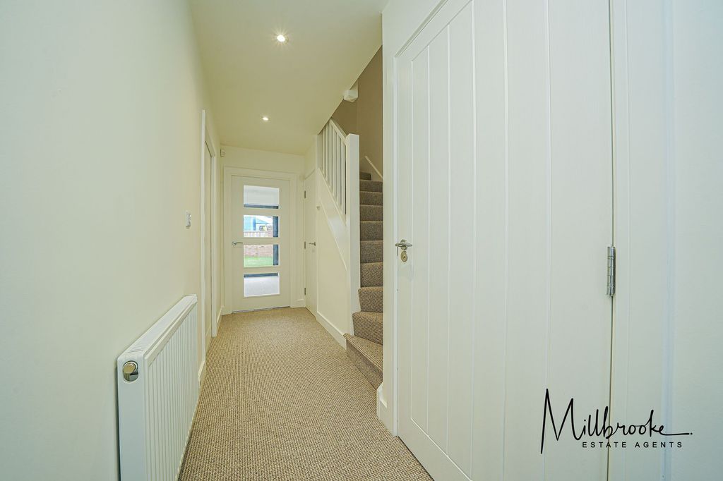 Property photo 2 of 36