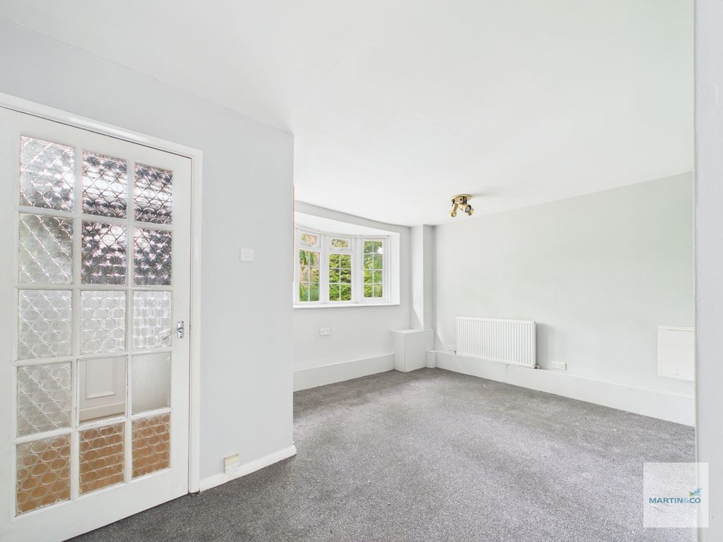 Property photo 2 of 14 Cam03394G0-Pr0535-Still002