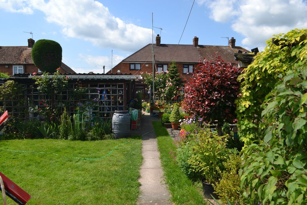 Property photo 2 of 11 Garden