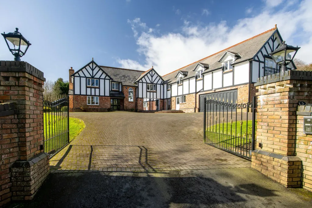 Property photo 1 of 43