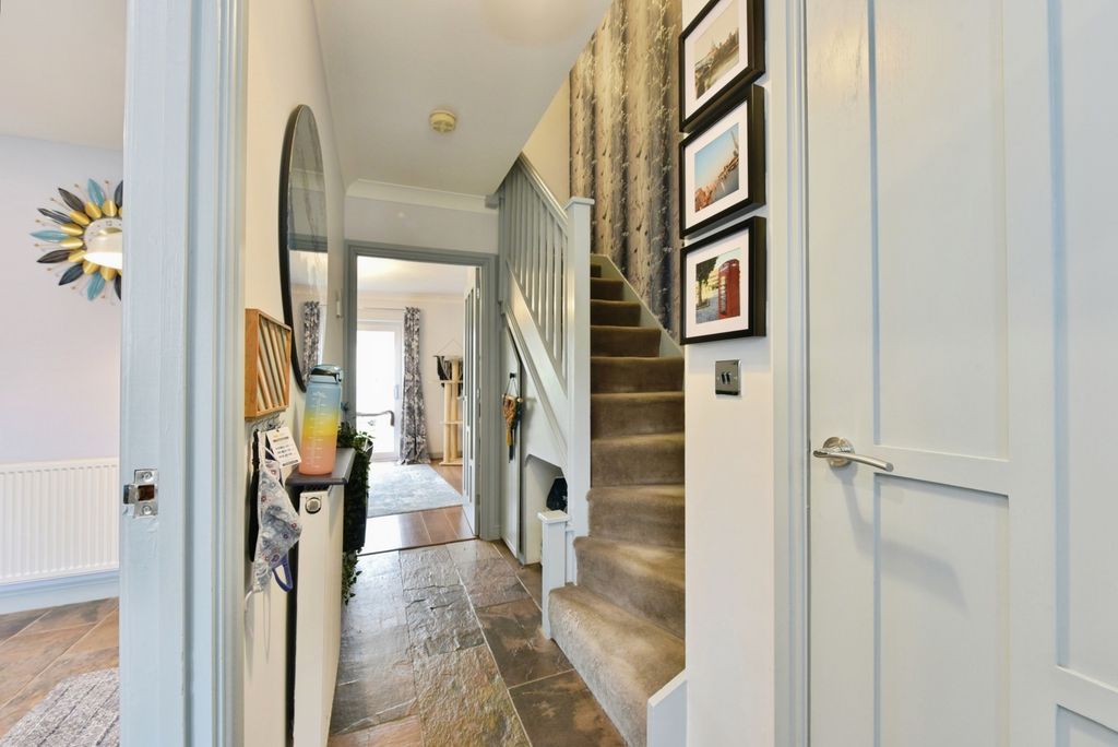 Property photo 3 of 18 Pbox-Img.Jpg