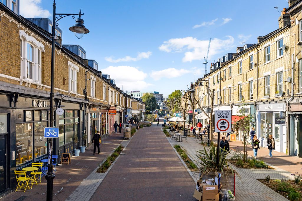 Property photo 2 of 24