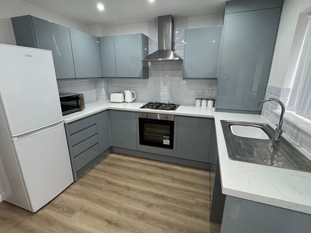 Property photo 2 of 20 Kitchen