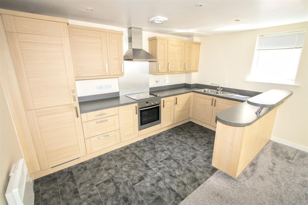 Property photo 3 of 10 Kitchen