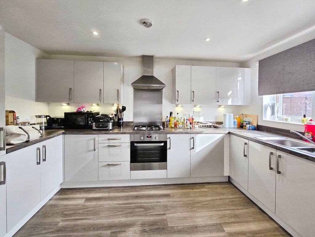 Property photo 3 of 11 Pbox-Img.Jpg