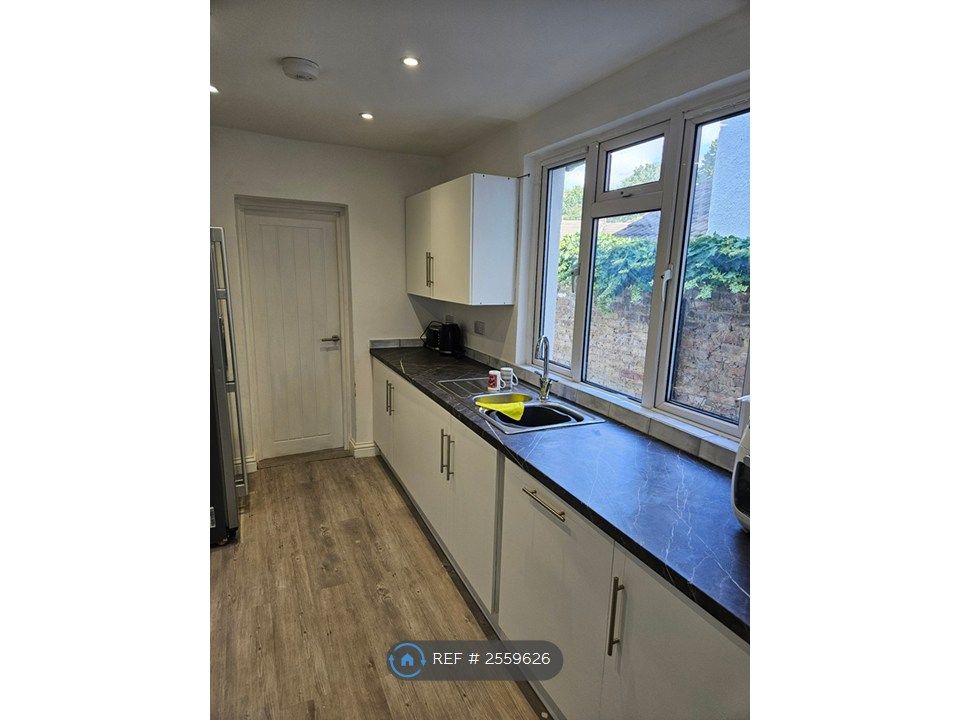 Property photo 2 of 8 Shared Kitchen