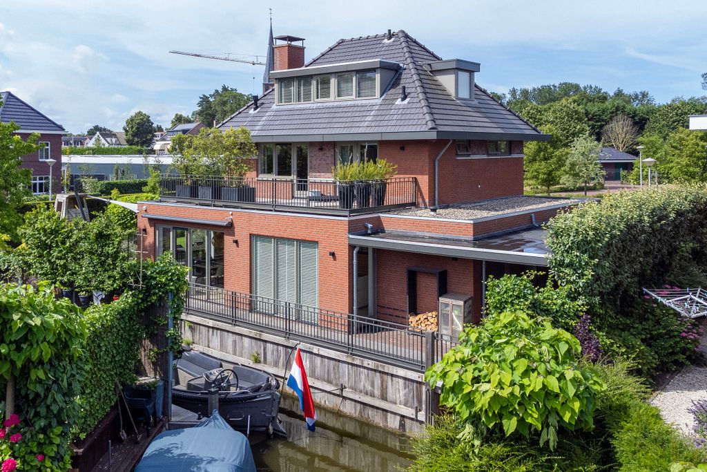 Property photo 3 of 65