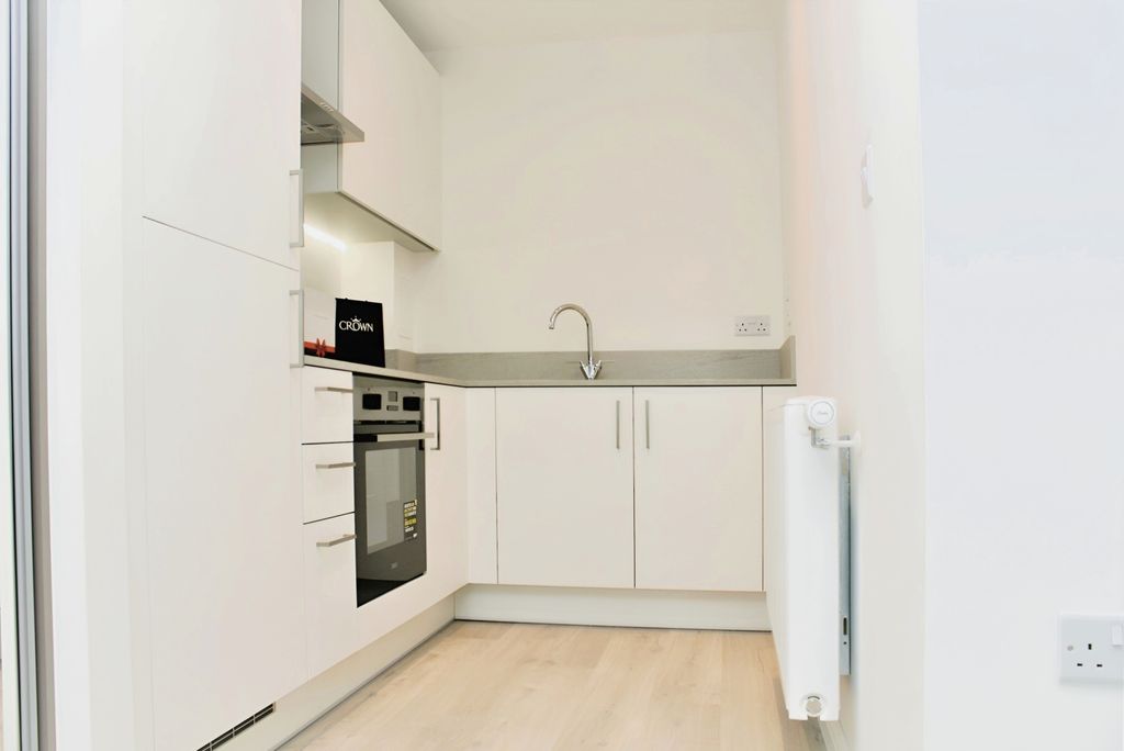 Property photo 2 of 7 Kitchen