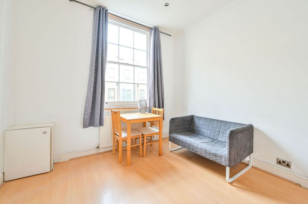 Property photo 3 of 6