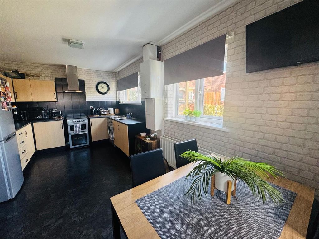 Property photo 2 of 11 Kitchen Diner