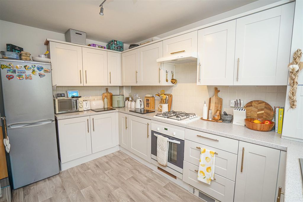 Property photo 3 of 18